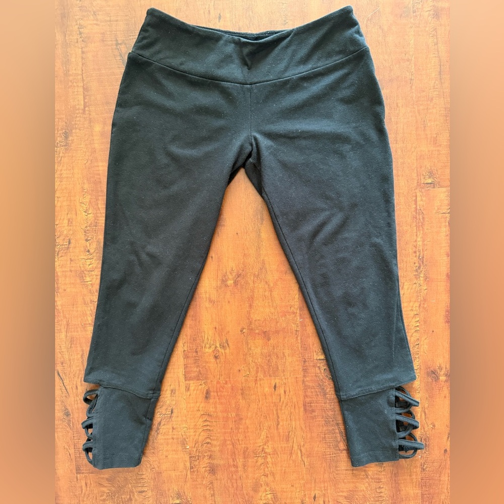 The Girls Black low rise capri leggings